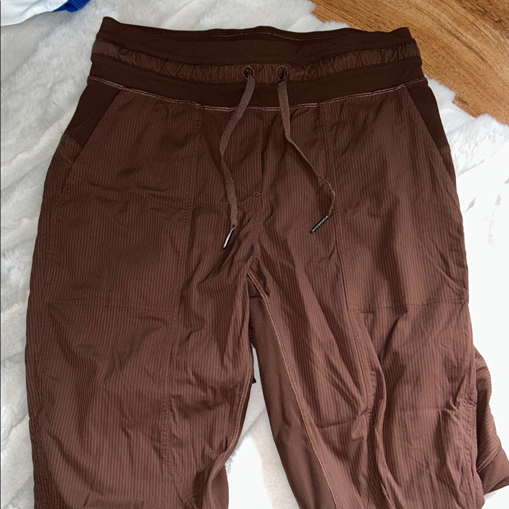 Lululemon cropped athletic pants
